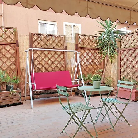 Vatican With Cute Terrace Apartman