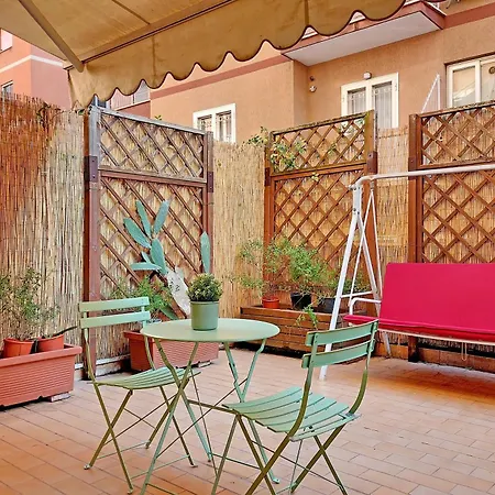 Vatican With Cute Terrace 아파트 *