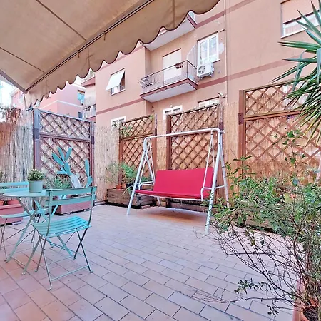 Vatican With Cute Terrace 아파트 *